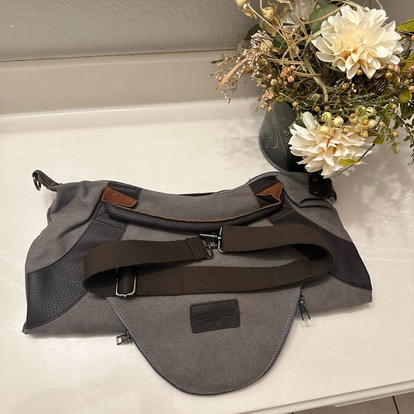 New Threaded Pear Canvas Tote Nag weekend Getaway Carry on with Multiple Pockets - Picture 5 of 9